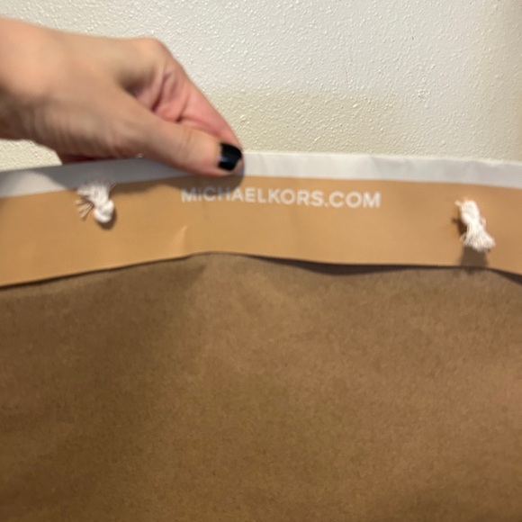 MICHAEL KORS XL Shopping Bag Tan 19 x 15  x 7” - Picture 6 of 6